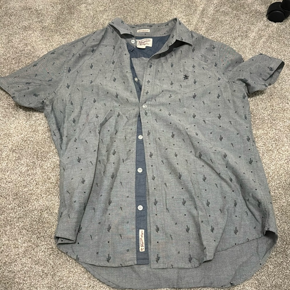 Button-up short sleeve shirt